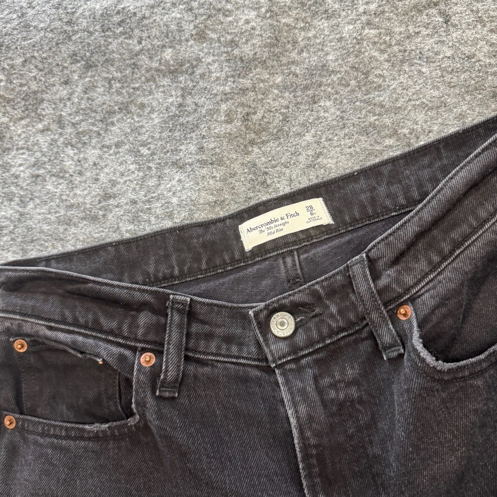 Abercrombie & Fitch The 90s Straight Mid Rise Straight-Leg Casual Jeans - Picture 3 of 3
